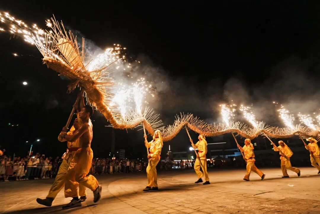 中秋韶關(guān)真會(huì)玩！真人NPC互動(dòng)，沉浸式體驗(yàn)創(chuàng)意玩法